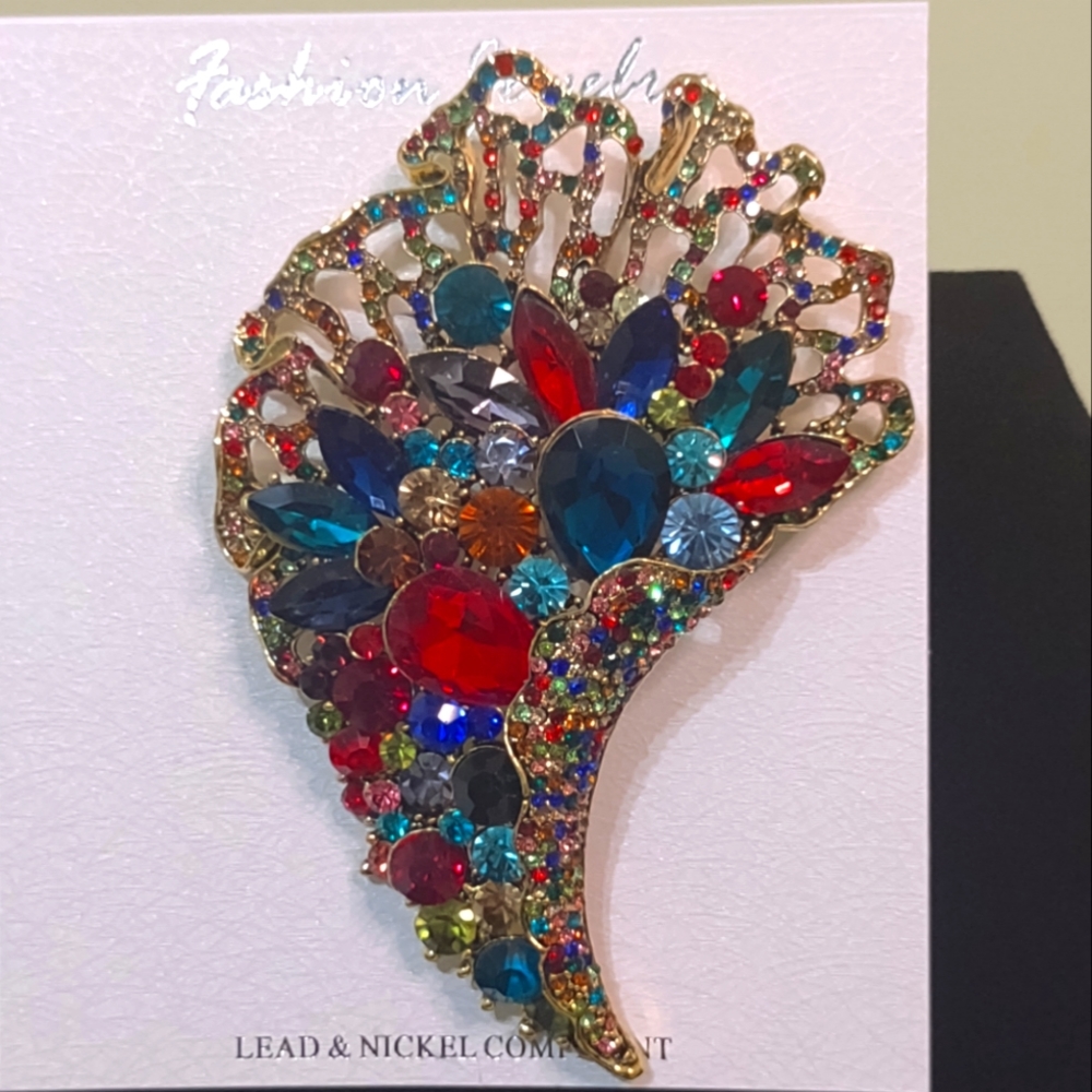 Fashion Brooch - Picture 1 of 6